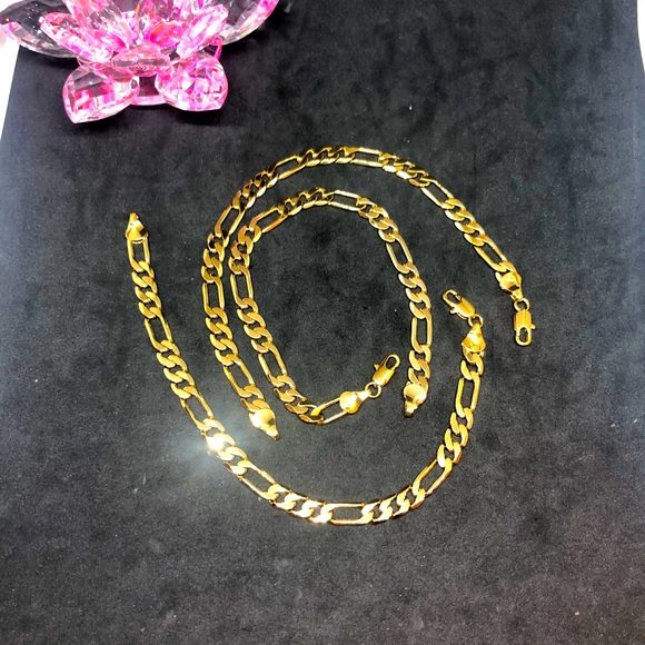 18KT Yellow Gold Filled Unisex Figaro Bracelet - Picture 9 of 11